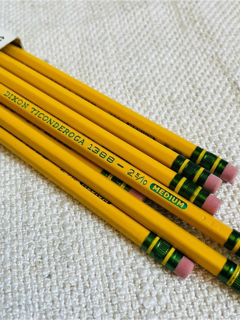 Dixon Ticonderoga Yellow 10 Pencils Box Classic Graphic